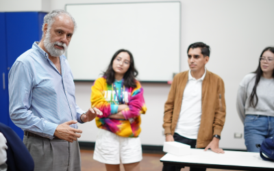 Rafael “Lito” Ibarra compartió su experiencia de vida con estudiantes becarios